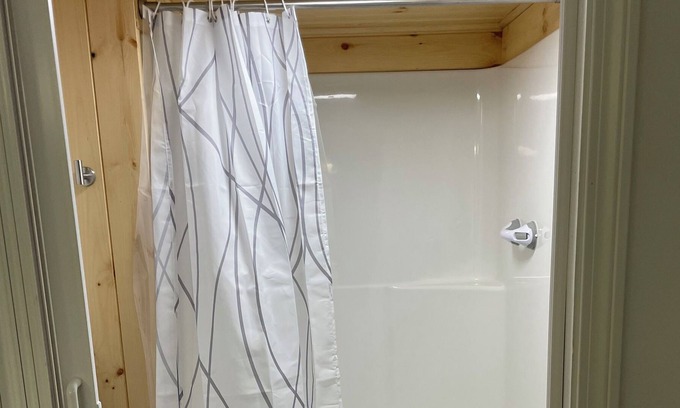 Hartland Apartment | On The Go!