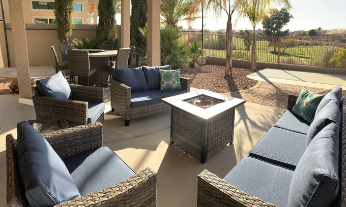 Coyote Lakes House | ON THE GOLF COURSE! Beautiful Sunsets with Mountains. Family Friendly.