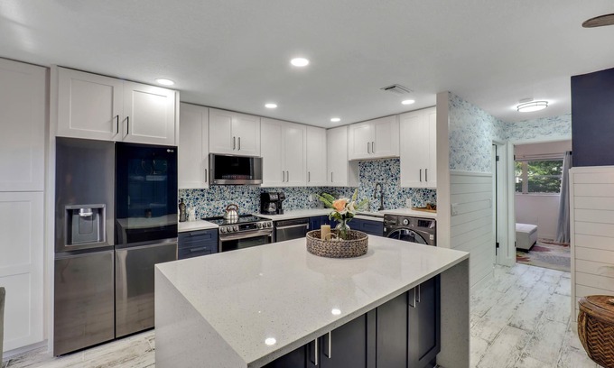 Venice Condo | On the Island of Venice, Relax in Paradise & Enjoy the Gulf Coast FUN! Book NOW!