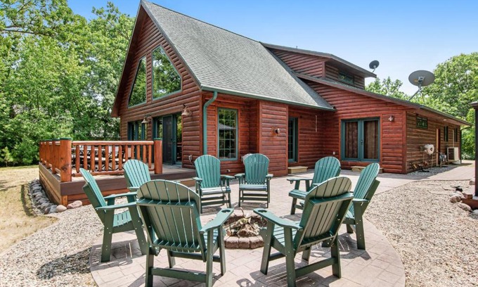 Necedah House | On the Lake at Castle Rock