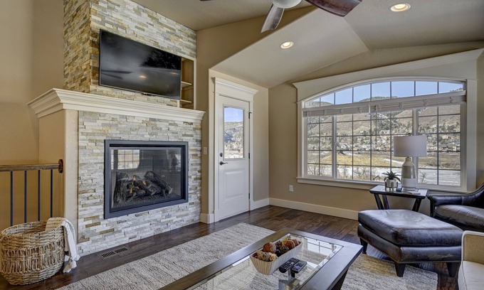 Palmer Lake House | ON THE LAKE Family Retreat ~ Kayaks ~ Bikes ~ Hot Tub ~ Game Room ~ Pets Allowed