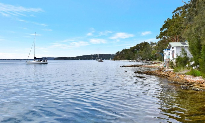 Fishing Point House | On The Lake @ Fishing Point
