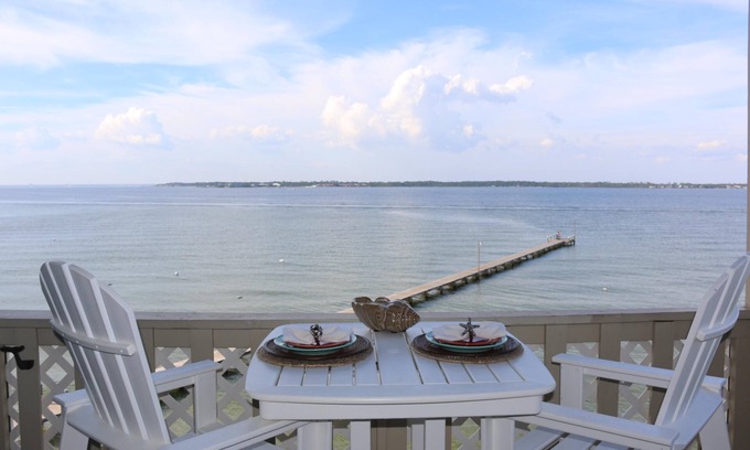 Pensacola Beach Condo | On the Pensacola Bay - Welcome to One Love! - Covered Parking, Pool -Baywatch E5