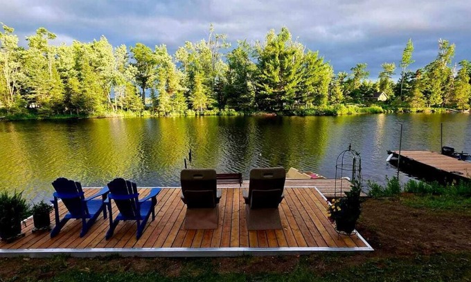North Kawartha Cottage | "On The Rocks" A Quite Waterfront cottage on Stoney Lake Sleeps 6-8