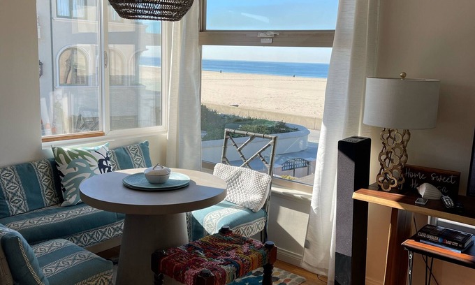 Hermosa Beach Apartment | On the Strand, Casitas Del Mar, Vista 2 Bedroom