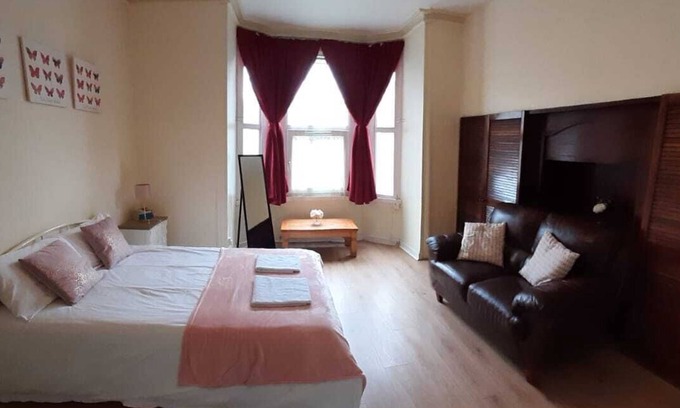 Cork Apartment | One bed flat in listed Georgian building