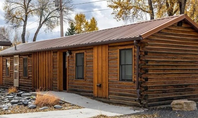 Meeteetse Cabin | One bed one bath Bunkhouse