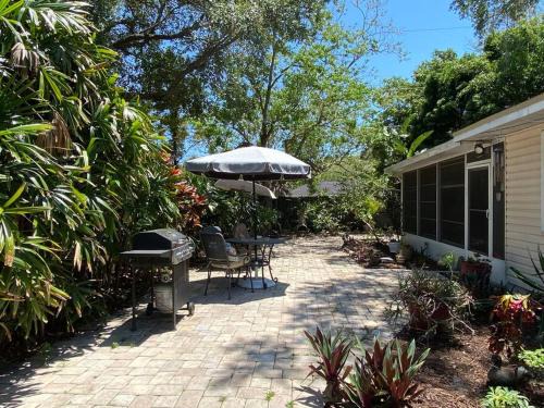 Arlington Park House | One Bed Suite near Beaches and Downtown Sarasota