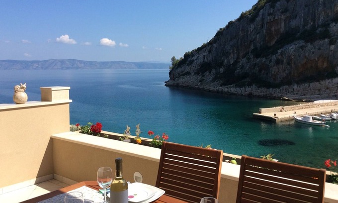 Zastrazisce Apartment | One bedroom apartment near beach Cove Vela Stiniva, Hvar (A-6864-c)