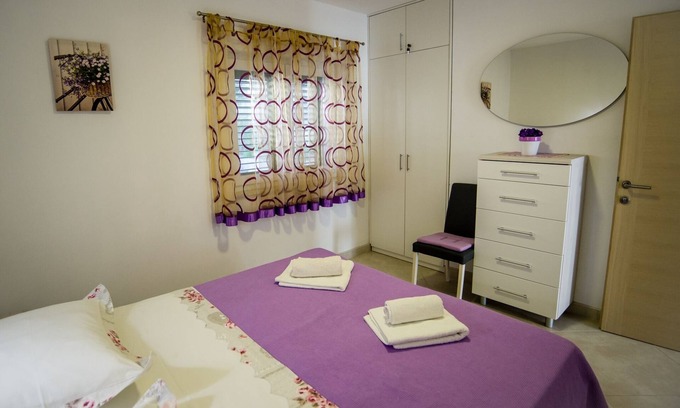 Promajna Apartment | One bedroom apartment near beach Promajna, Makarska (A-2605-d)