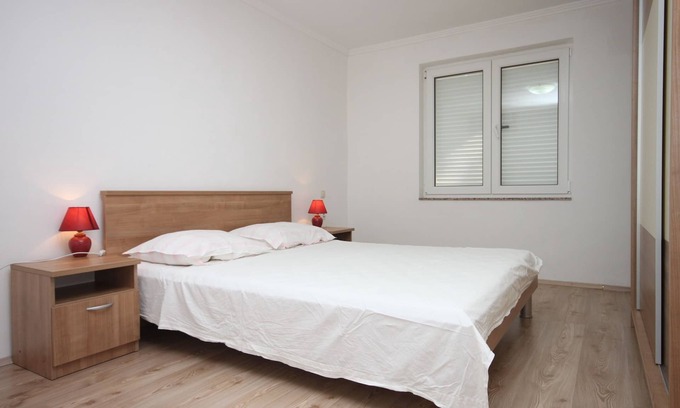 Kustici Apartment | One bedroom apartment near beach Zubovići, Pag (A-6356-e)