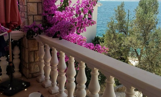 Zdrelac Apartment | One bedroom apartment near beach Ždrelac, Pašman (A-8406-c)