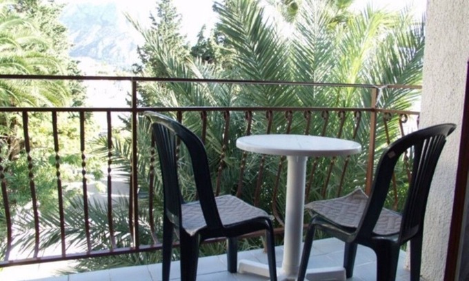 Brist Apartment | One bedroom apartment near beach Brist, Makarska (A-15465-c)