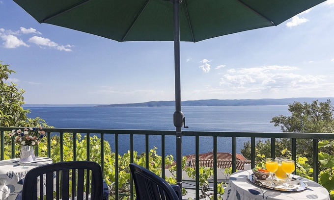 Brela Apartment | One bedroom apartment with terrace and sea view Brela, Makarska (A-11687-b)