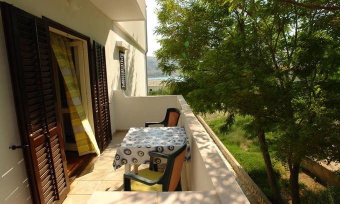 Pag Apartment | One bedroom apartment with balcony and sea view Pag (A-13060-b)