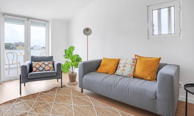Cacilhas Apartment | One bedroom Apt | Almada | Balcony w/River Views!