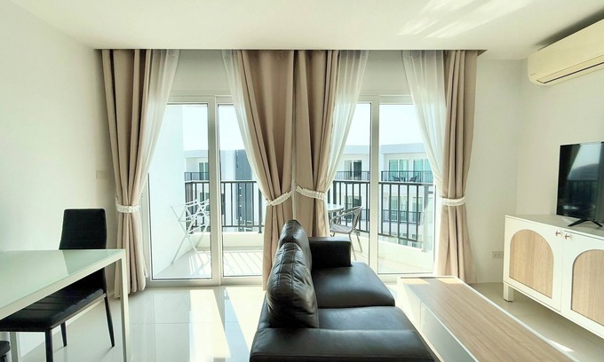 Kram Condo | One bedroom condo 2 pools with free Wi-Fi, only 2 mins to Mae Phim beach.
