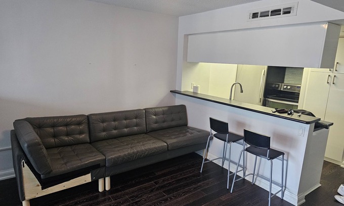 Bay Cloverhill Condo | One bedroom Condo, next to University of Toronto