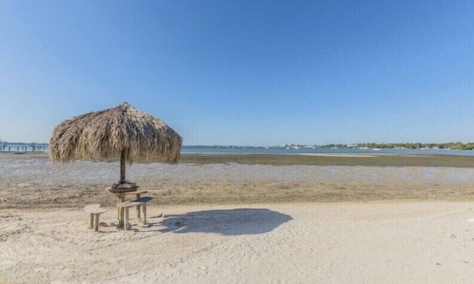 Bayview Condo | One bedroom condo. Ground floor. Remodeled January 2025 & FULL Waterview