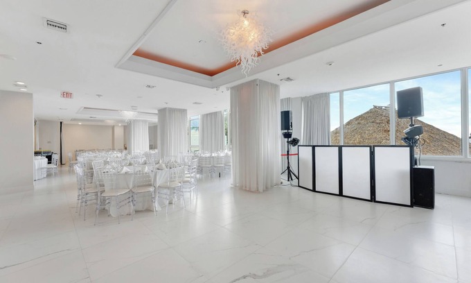 Galt Mile Apartment | One Bedroom direct ocean front suite