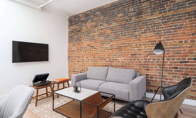 Old Montreal Apartment | One-Bedroom Loft Summ