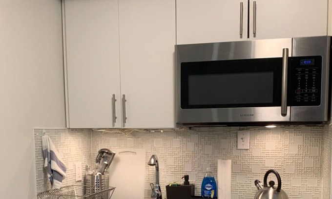 North York House | one bedroom small on Yonge subwayline