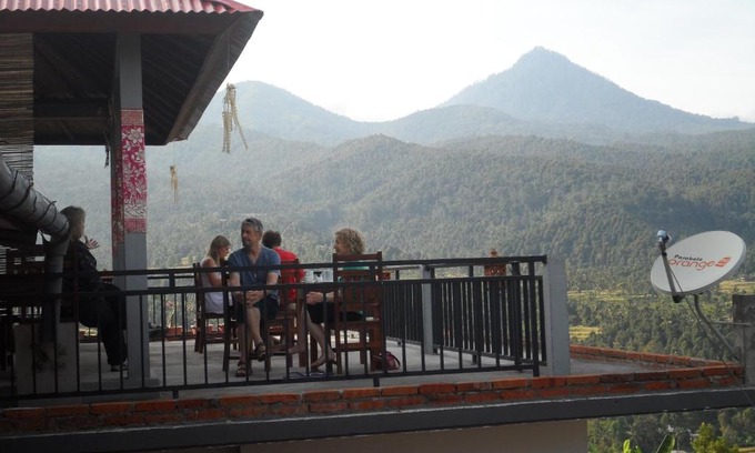 Munduk House | One Homestay and Warung