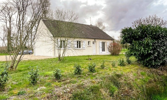 Courcelles-de-Touraine Cottage | One-level cottage in Touraine with large garden and parking