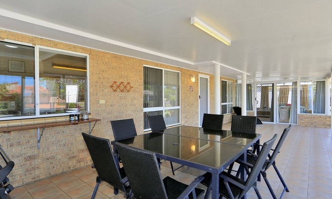 Woodgate House | One Level brick home Pet Friendly