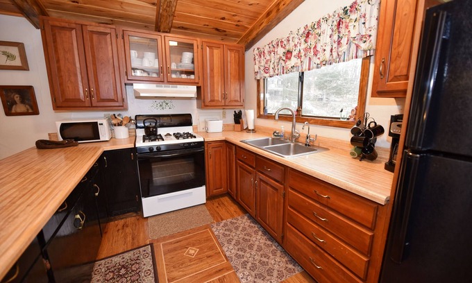Eidelweiss Village House | One Level Living with Views of Mt Chocorua, 3 Bedrooms, 1 Bath Sleeps 6