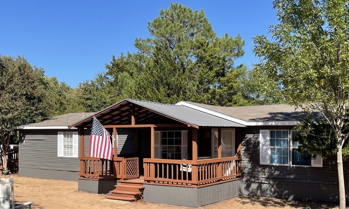 Pottsboro House | One mile to Lake Texoma