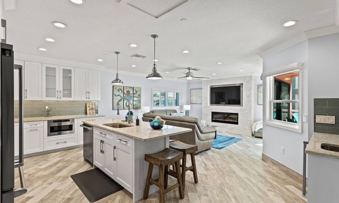 Seminole Condo | One-of-a-Kind … 4 Bdrm, 3.5 Bath Beach Chateaux Condo . Just Steps to Beach