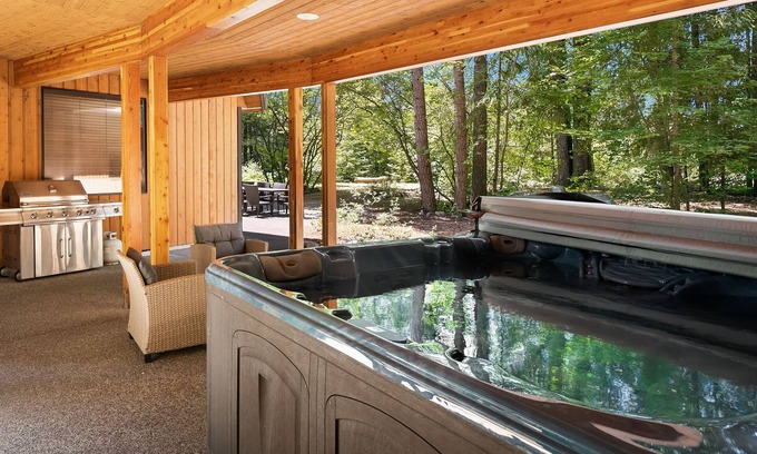 Easton House | One of a kind family retreat! Slps 30 | Gym | Game Room | On Silver Creek