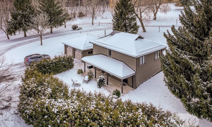 Mulmur Other | One-of-a-kind farm lifestyle experience! Cozy 2 bed 2 bath farmhouse in Mulmur!