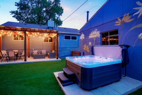 Berkley House | One of a Kind Home with HOT TUB Pool Table and Fire Pit 4 Miles to DT