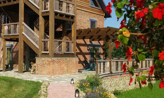 Sabillasville House | One-of-a-kind luxury lodge on 100-acre Appalachian farm