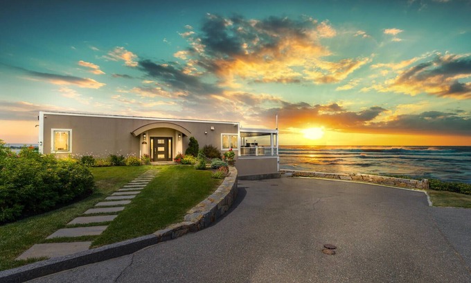 Gloucester House | One of a kind ocean front property - private section of Wingaersheek Beach.