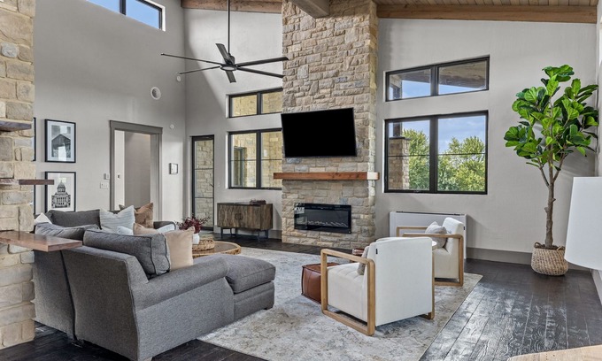 Lexington House | ONE OF A KIND Sanctuary with POOL. Keeneland, Bourbon Trail