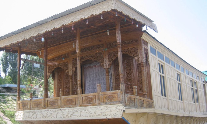 Suan Luang Boat Rental | One Of The Finest Luxury Chain Of Houseboats In Srinagar,houseboat Sweet Star.