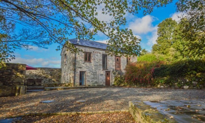 Mabe House | One of two delightful cottages within the beautiful grounds of Cusgarne House.