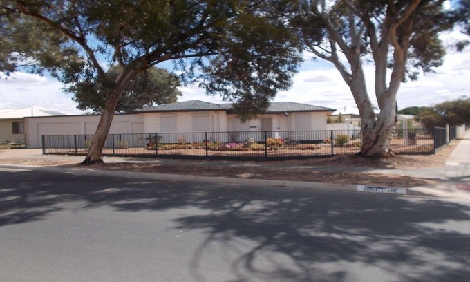 Davenport House | "One&Only" $140 per night For you and your four-legged friends!