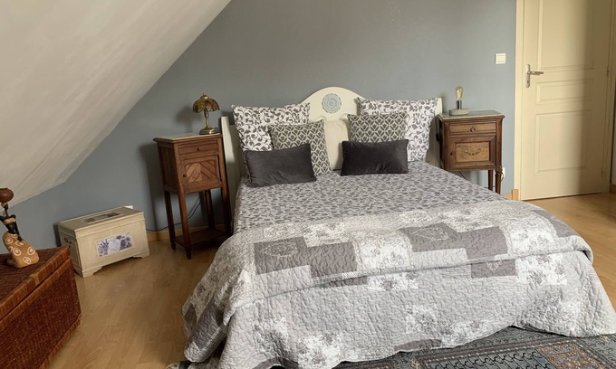 Vienne en Val Bed & Breakfast | One or two guest rooms to rent with family or friends (65- France)120€)