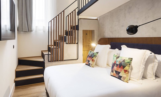 Egia Hotel | One Shot Tabakalera House