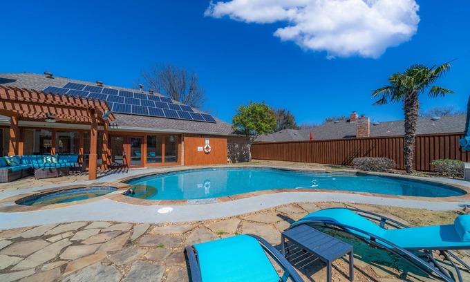 Hunters Glen House | One Story House, King Beds, TV in all bedrooms, Desks, Grill and Pool.