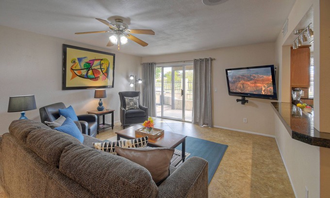 East Mesa House | One Story "Rat Pack" Patio Home, Near GOLF & Trails, Heated Comm POOL/SPA, Walk to Dine & Shop