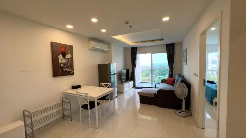 Pratumnak Hill Apartment | One Tower 1 Bed 105 by ThaiminatorPattaya