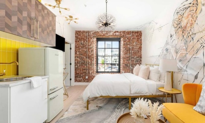 Golden Triangle Apartment | Onerary Art Suite 209