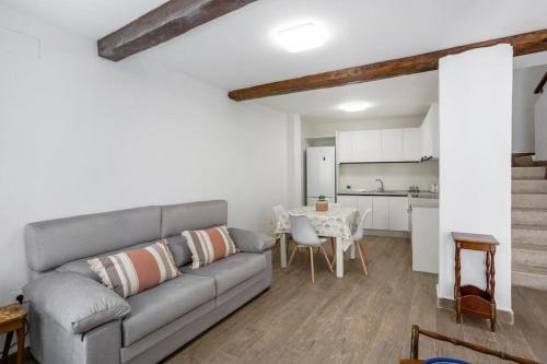 Onil House | Onil Reformed Petfriendly Home with WIFI