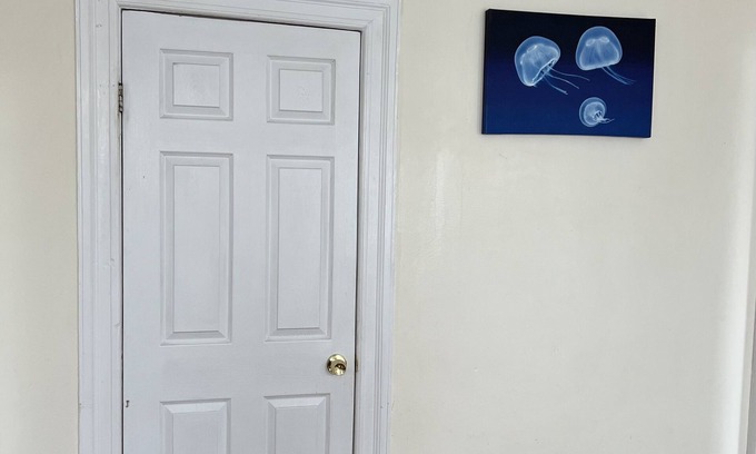The Heights Apartment | Only 2.3 Miles to NYC Entire Apt Clean & Cozy “At JC Heights”