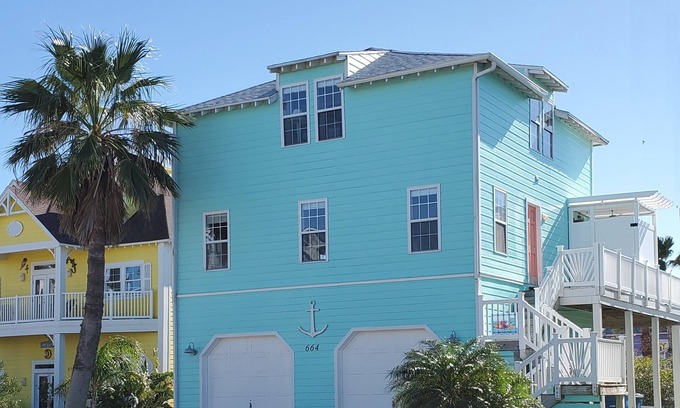 Sand Point House | ONLY In-Town Neighborhood w/Restaurant, Bar, Pool/Hot Tub, Beach & Cart Access